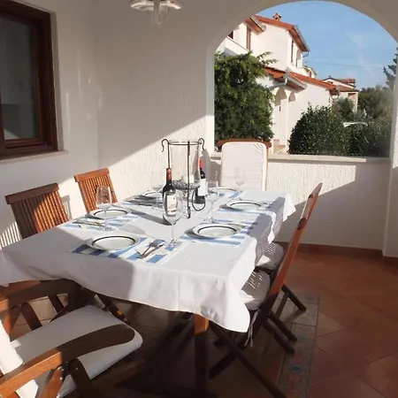 House In Vabriga With Balcony, Air Conditioning, Wifi, Washing Machine Tar-Vabriga