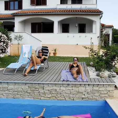 House In Vabriga With Balcony, Air Conditioning, Wifi, Washing Machine *