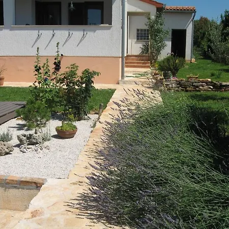 House In Vabriga With Balcony, Air Conditioning, Wifi, Washing Machine * Tar-Vabriga