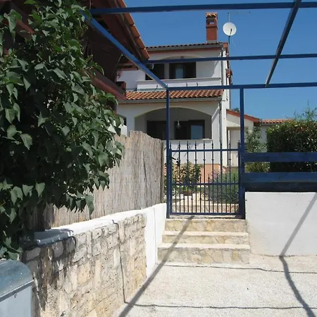 House In Vabriga With Balcony, Air Conditioning, Wifi, Washing Machine *
