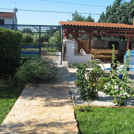 House In Vabriga With Balcony, Air Conditioning, Wifi, Washing Machine Ferienhaus *