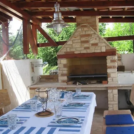 House In Vabriga With Balcony, Air Conditioning, Wifi, Washing Machine *